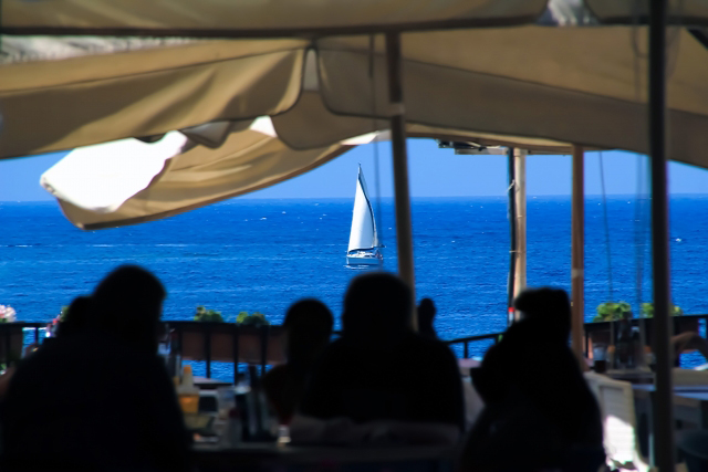 海辺のレストランイメージ | デートにおすすめな、海が見えるレストランはどこ？ | 高級交際クラブTen Carat「10カラットコラム」