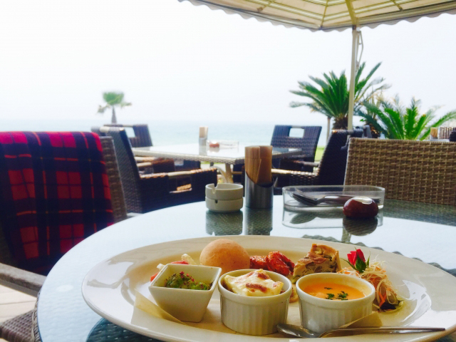 海辺のレストラン イメージ | デートにおすすめな、海が見えるレストランはどこ？ | 高級交際クラブTen Carat「10カラットコラム」