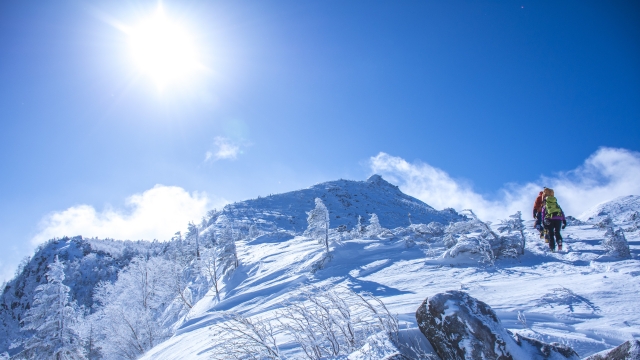 厳冬期の山 スノートレッキング | 今季オススメなスノースポーツデート | 高級交際クラブTen Carat「10カラットブログ」