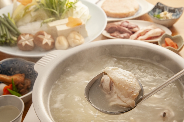 福岡 水炊きイメージ | 現地で食べてみたい！日本全国のおすすめご当地鍋5選 | 高級交際クラブTen Carat「10カラットブログ」