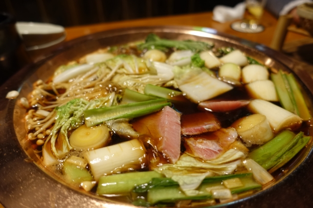 ねぎま鍋 | 現地で食べてみたい！日本全国のおすすめご当地鍋5選 | 高級交際クラブTen Carat「10カラットブログ」